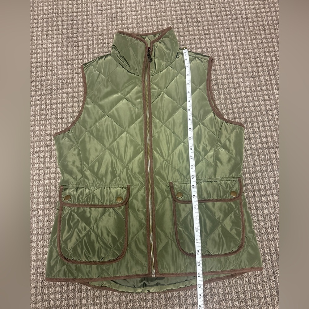 G.H. Bass & Co. Olive Green Vest with brown trim NWT - Picture 3 of 7